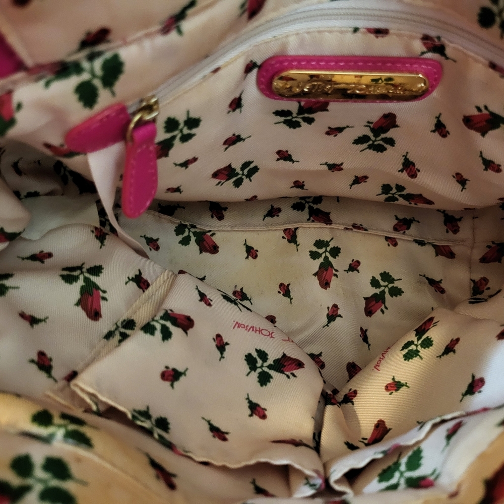 Pretty Betsey Johnson Handbag. - Picture 3 of 9